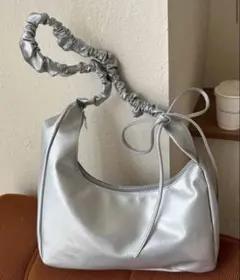 【SHEIN】シルバーショルダーバッグ