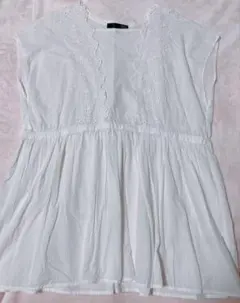 透け感ペプラム風トップス