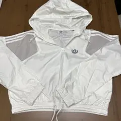 adidas フード付きクロップドジャケット
