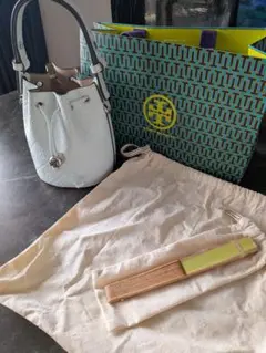 TORY BURCH Tモノグラム ペブルド ミニバケットバッグ　　限定色　美品のサムネイル