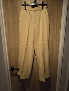 イエロー スラックス バックポケット付き