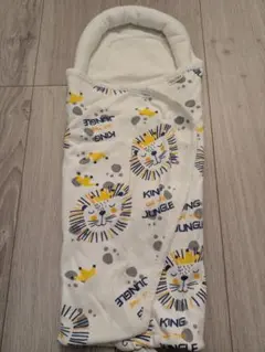 ライオン柄フード付きおくるみ