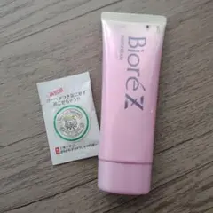 Biore Z さらさらフットクリームa 70g 足用クリーム ビオレのサムネイル