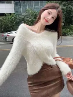 オフショルダー ファー風セーター（M）