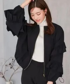 神戸レタス　Mサイズ　フリル付き黒ノーカラーブルゾン