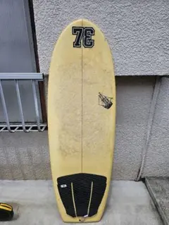 湘南 ミニシモンズ 5.6 ショートボード 小波に まったり乗れます 今風モダン・ミニシモンズ ツインザーを松下諒大が湘南の