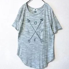 OLD NAVY 半袖Tシャツ LOVE クロスアロー グレー レーヨン混 Sのサムネイル