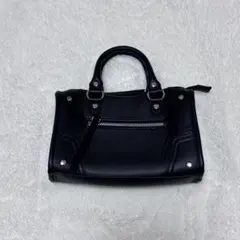 ブラックショルダーバッグのサムネイル