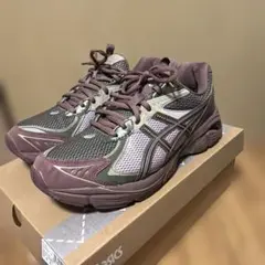 グレー スニーカー