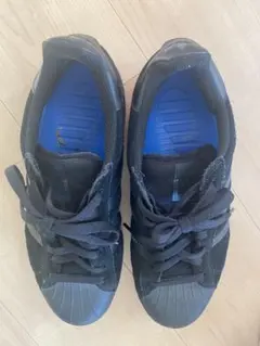 adidas スニーカー