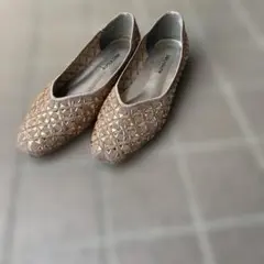 刺繍入りベージュフラットシューズALPHA CUBIC23.5㎝のサムネイル