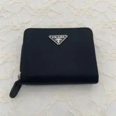 PRADA ブラック レザー 二つ折り財布 - メルカリ