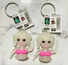 セリア 色が変わるパラパラギャルキーホルダー 2点のサムネイル