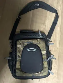 OAKLEY 00s オークリー ショルダーバッグ ブラック　カモ柄　迷彩のサムネイル