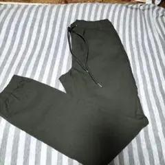 ダークグリーン ジョガーパンツ