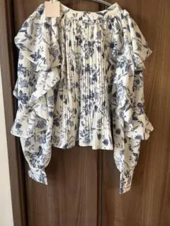 新品未使用　花柄フリルブラウス　NICECLAP