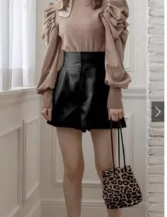 レザーショートパンツ