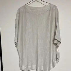 ライトグレー ボタン付き 半袖トップス
