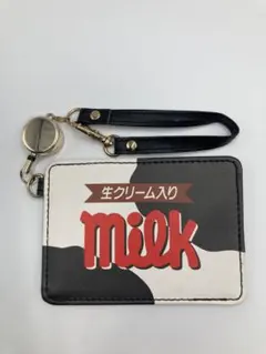 チロルチョコ　リール付きパスケース　ミルク