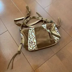 アニマル柄のショルダーバッグ