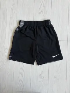 Nike カモフラージュ ハーフパンツ
