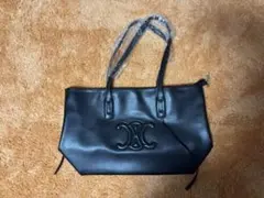 黒のロゴトートバッグ