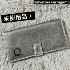 未使用⭐️サルヴァトーレフェラガモ　ガンチーニ　二つ折り長財布　レザー　シルバー