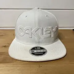 OAKLEY ホワイト スナップバックキャップ 9FIFTY