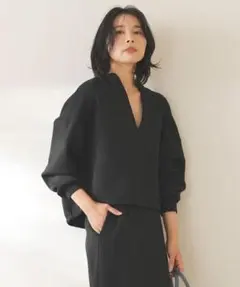 【新品】UNFILOBEAUTY FORM JERSEY キーネックプルオーバー