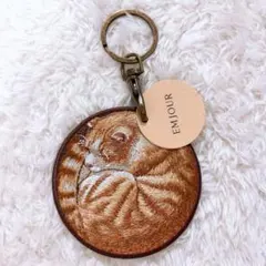 EMJOUR 猫 刺繍 キーホルダー 茶トラ