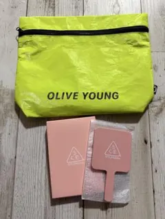 オリーブヤングのポーチ　STYLENANDAのミラー　2点セット