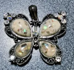 ヴィンテージ　バタフライペンダントトップ　蝶々　ビジュー　アンティーク