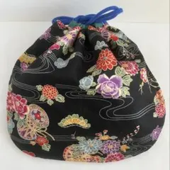 和柄 巾着バッグ 花柄 黒 布バッグ 小物入れ 和風　ハンドメイド