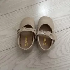 ベージュ　リボン靴