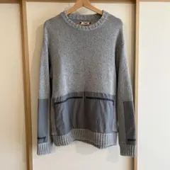 グレー クルーネック セーター 袖口ポケット付き