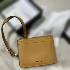 FURLA パスケース 定期入れ ストラップ付き イエロー