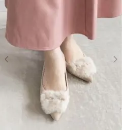 RANDAファー付きポインテッドトゥパンプス ベージュ