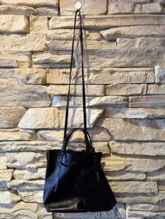 美品　イタリア製 本革トートバッグ ブラック 光沢レザー ポーチ付