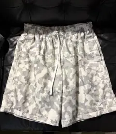 Nike ホワイト・グレー迷彩ショートパンツ