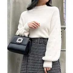 パール装飾付きホワイトタートルニット