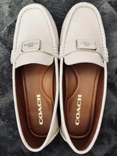 2025年最新】coach ローファー 白の人気アイテム - メルカリ