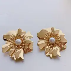 花モチーフ ゴールドピアス　 ヴィンテージ　海外アクセサリー　新品未使用