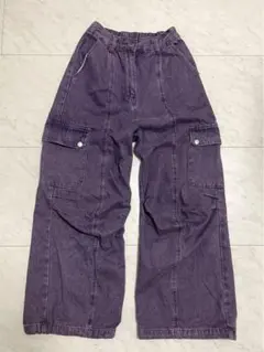 紫色のカーゴパンツ