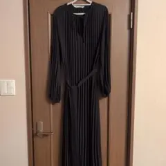 ブラウンプリーツ 長袖ワンピース