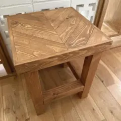 ナイトテーブル