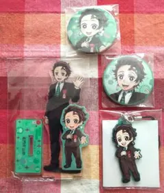 鬼滅の刃　鬼滅の宴　竈門炭治郎　アクリルスタンド　缶バッジ他　５点セット