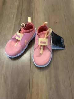 NIKE ピンク スニーカー キッズ　女の子　新品未使用