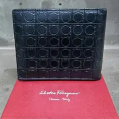 【美品✨️】Salvatore Ferragamo ガンチーニレザー 二つ折り財布のサムネイル