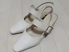 ストラップ付きヒール
