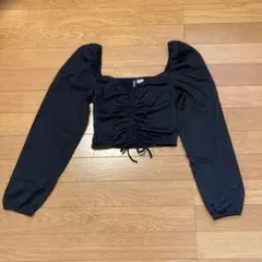 ブラック クロップド トップス